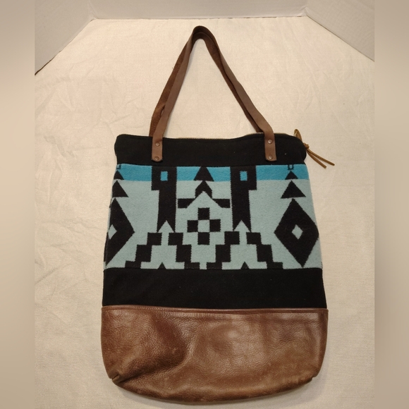 Nan-made Leather And Wool Purse - Picture 9 of 12